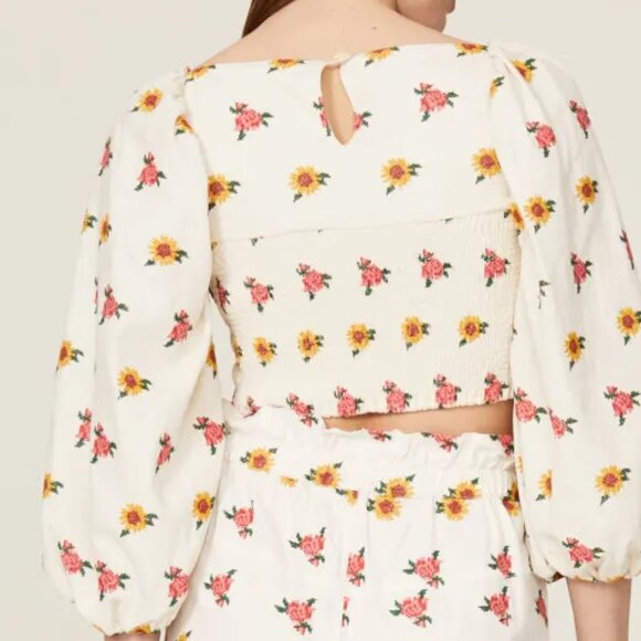 FARM RIO Mixed Cross Stitch Embroidered Flowers Puff Sleeve White Crop Top Sz M - Picture 4 of 11